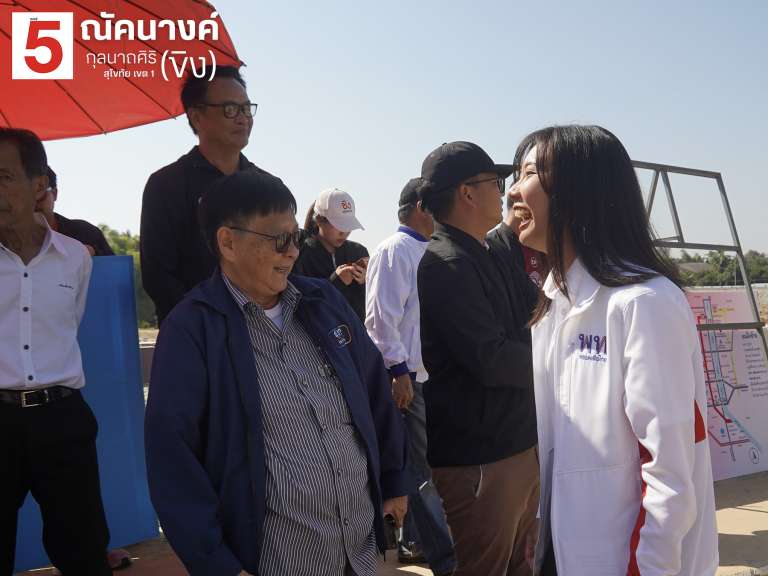 ผู้สมัคร สส.สุโขทัย ทั้ง 4 เขต และ ผู้สมัคร สส.บัญชีรายชื่อ พี่ทราย ณัฐธิดา เทพสุทิน ท่านสมศักดิ์ เทพสุทิน และคุณหมอชัย วัชรงค์ ได้ร่วมกับสะท้อนปัญหาน้ำท่วมน้ำแล้งให้กับแคนดิเดตนายกรัฐมนตรี ดร.เชน ยศชนัน วงศ์สวัสดิ์ ได้รับทราบ โดย #พรรคเพื่อไทย มีนโยบายระบบน้ำดี ไม่ท่วม-ไม่แล้ง และการจัดการอย่างเป็นระบบทั้งต้นน้ำ กลางน้ำ และปลายน้ำ เพื่อเป็นการบรรเทาความเดือดร้อนค่ะ